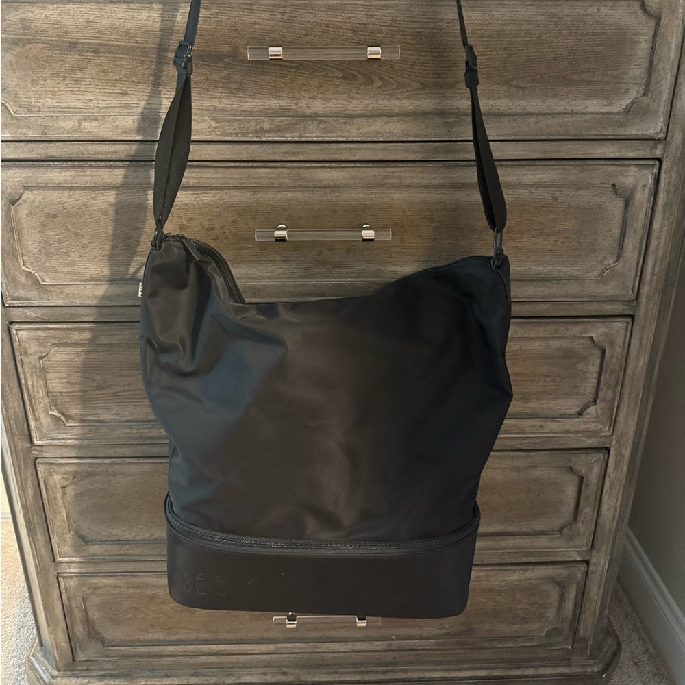 BEIS Sleek Black Cressent Crossbody Weekend Bag - Picture 6 of 13